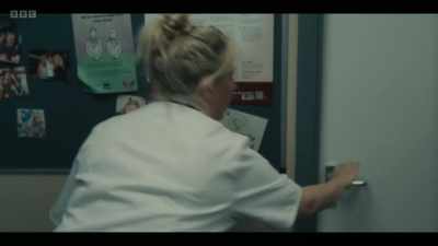 Um, you...
Johnny, you need to get in there. - Boiling Point
