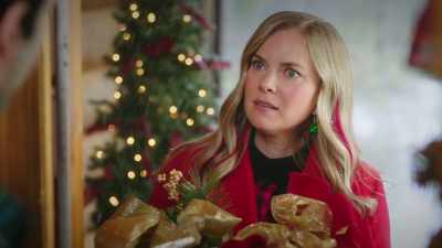 Um, you're...
I mean... - Unwrapping Christmas: Olivia's Reunion