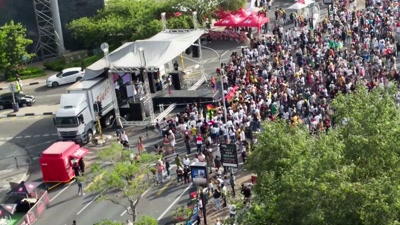 Umas horas depois... - Pride From Above