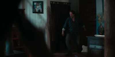Un instant. - The Beehive