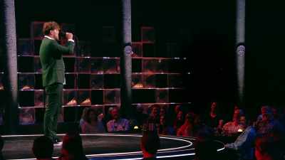 "Un petit rail de poussière !" - Backstage with Katherine Ryan