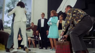 Unbalanced woman - What's Up, Doc?