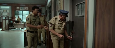 Uncleâ€¦ Uncleâ€¦ - Waltair Veerayya