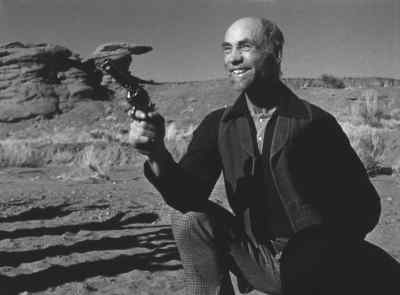 Uncle Shiloh,
they're toting guns. - Wagon Master