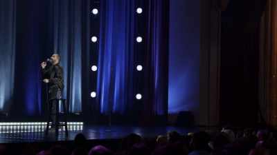 Unde-ai plecat? Nu te văd nicăieri." - Tom Segura: Disgraceful