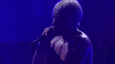 ♪ ("UNDER THE BRIDGE"
BY RED HOT CHILI PEPPERS
PLAYING) ♪ - Woodstock 99: Peace Love and Rage