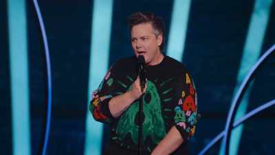 Understated magnificence.
Please get that energy going - Hannah Gadsby's Gender Agenda