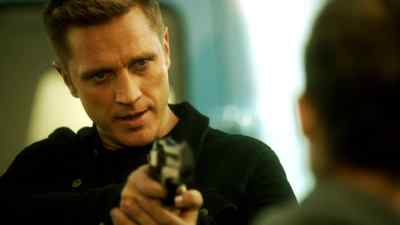 - Unh!
- Give me a gun! - Nikita