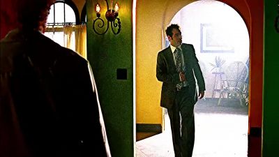 Unh-unh,hey,you can't be here. - CSI: Miami