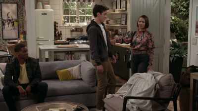 Unh. We're fighting.
¿Qué te pasa? - Call Your Mother
