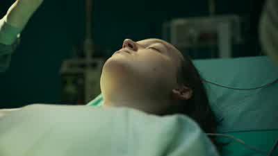 Unhook her. - The Last of Us