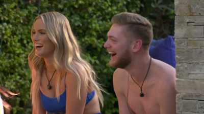 - [unintelligible chatter]
- Yeah, the sun is beaming. - Twin Love
