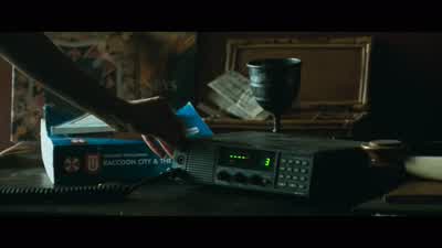 Unit 12 calIing for immediate backup at city halI. - Resident Evil: Apocalypse
