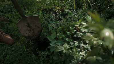 (unnerving music)
(shovel rustles) - House on Rockingham