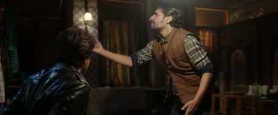- Untie us!
- Stop staring. Untie them! - Jab Harry Met Sejal