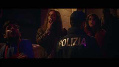 [uomo] Ragazzi, stiamo calmi. Ok? - I migliori giorni