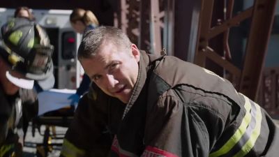 Up in, Capp.
Go nice and easy. - Chicago Fire