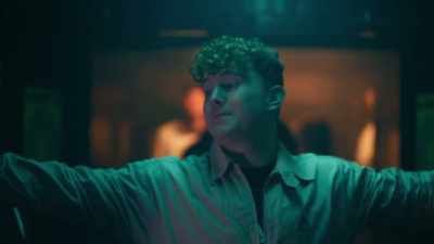(upbeat dance music) - Liverpool Narcos