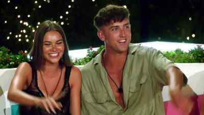 (UPBEAT ELECTRONIC MUSIC) - Love Island Australia
