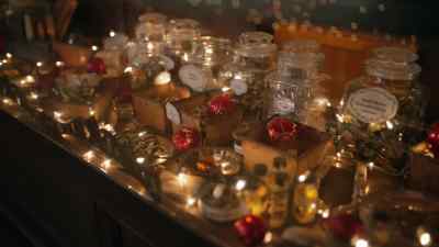 [upbeat holiday music] - Five Gold Rings