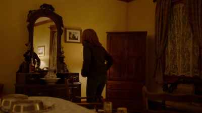 [upbeat lively music] - Reba McEntire's The Hammer