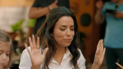 [upbeat mariachi music] - Eva Longoria: Searching for Mexico