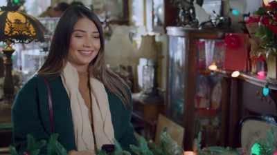 (upbeat music continues)
(jerry chuckling) - It’s Beginning to Look a Lot Like Murder