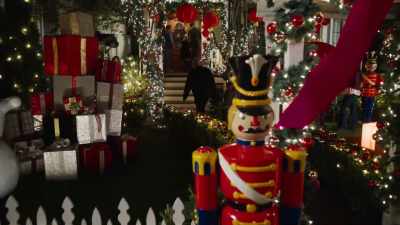 (upbeat music continues) - A Big Fat Family Christmas