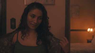(upbeat music continues) - Amor Emanuelle