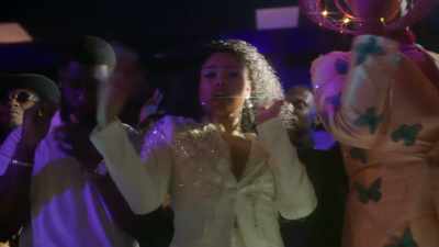 (upbeat music)
(people cheering) - Fighting to Be Me: The Dwen Curry Story