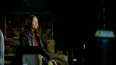 [upbeat music playing] - Queen of Meth