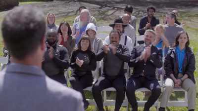 -(upbeat music plays) -(applause) - Rob Riggle's Ski Master Academy