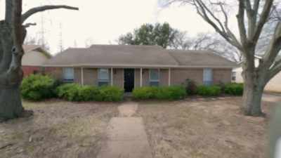 [ Upbeat music plays ] - Fixer Upper: Behind the Design