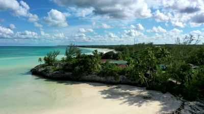 ♪ (upbeat music) ♪ - Island of Bryan