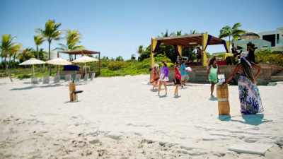 [upbeat music] - The Real Housewives Ultimate Girls Trip