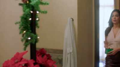  [upbeat music] - Holiday in Santa Fe