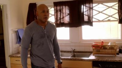 Upstairs is clear. - NCIS: Los Angeles