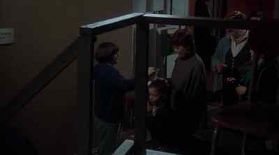 Upstairs to the right. Thank you. - The Goodbye Girl