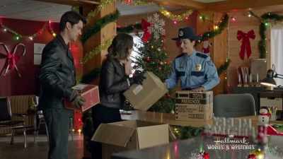 Us troopers all chip in - Northern Lights of Christmas