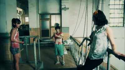 Useless, you won't get a signal here. - One Cut of the Dead