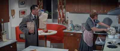 Usted es un hermoso.
Esto es un cafe. - The Courtship of Eddie's Father
