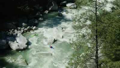 Và tháng đầu tiên thật tự ti. - The River Runner