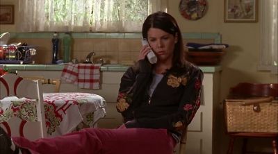 [ VACUUM CLEANER WHIRRING ] - Gilmore Girls