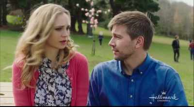 - Vais ter de te mudar para lá?
- Não sei, não sei. - Royally Ever After