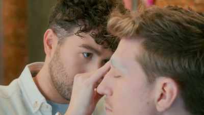 -[Val] Craig has mapped out his design...
-[Lisa] With a white pencil. - Glow Up: Britain's Next Make-Up Star