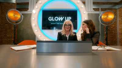 -[Val] Looks like a superhero.
-Yeah, Endorphin Man. - Glow Up: Britain's Next Make-Up Star