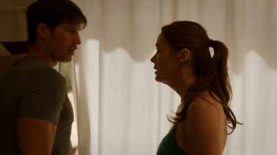 - Vale. Creo que ella - Couples Retreat Murder