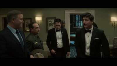- Vale.
- Y empezaron a preparar su estrategia. - The Residence