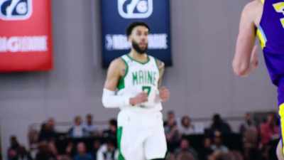 Valentine takes a peak, spins,
throws it up. That is good. - Destination NBA: A G League Odyssey