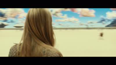 Valerian's in trouble. - Valerian and the City of a Thousand Planets